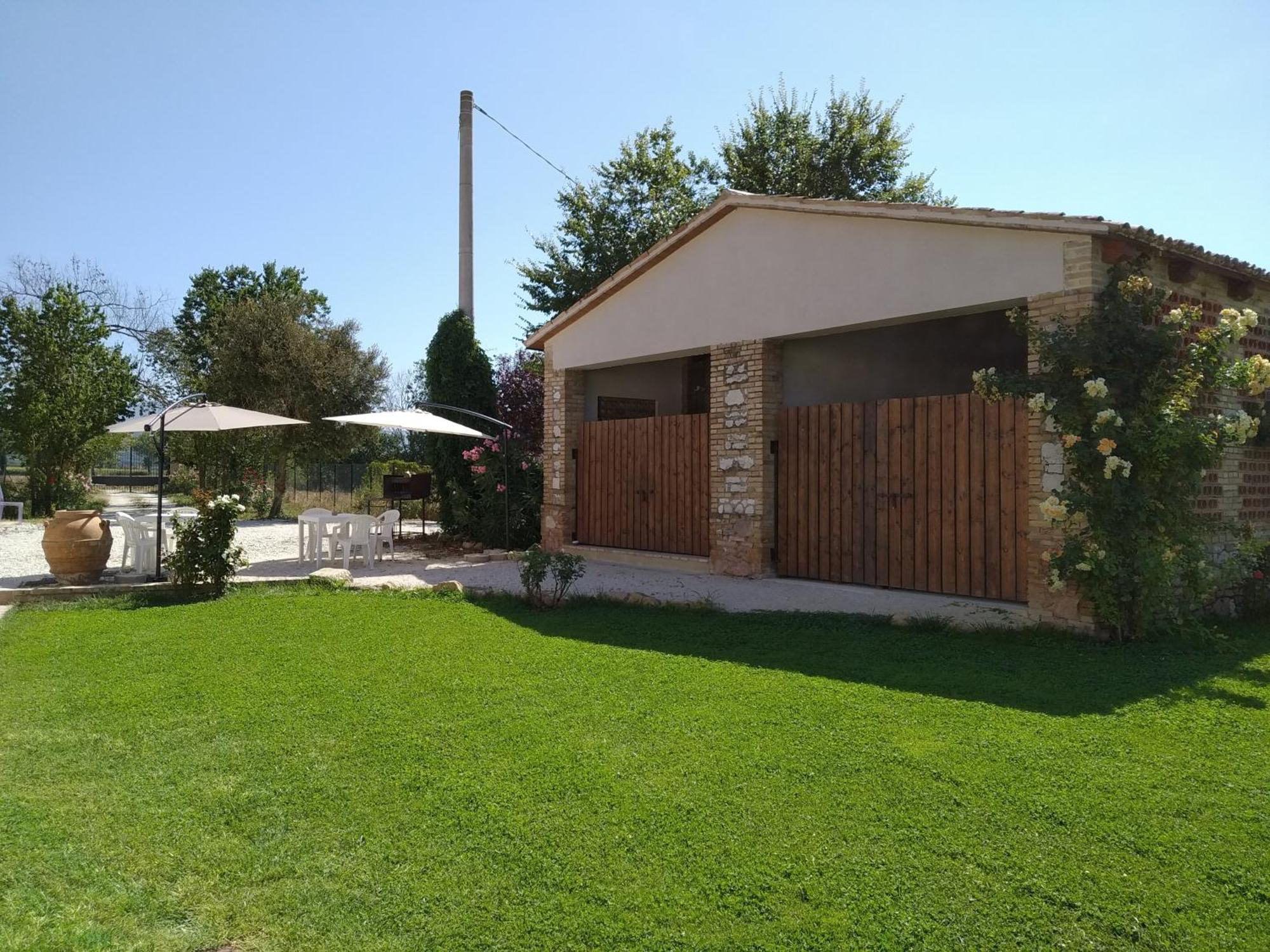 Podere Le Volte Degli Angeli 斯佩洛 外观 照片